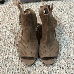 Louise et Cie Size 8 Heel